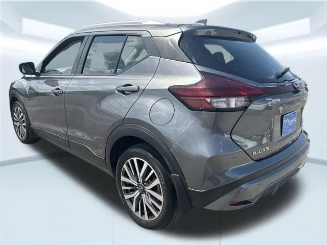 Used 2023 Gray Nissan SV image 8