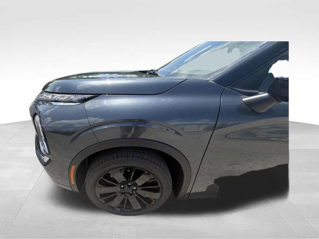 New 2026 Gray Mitsubishi LE image 4