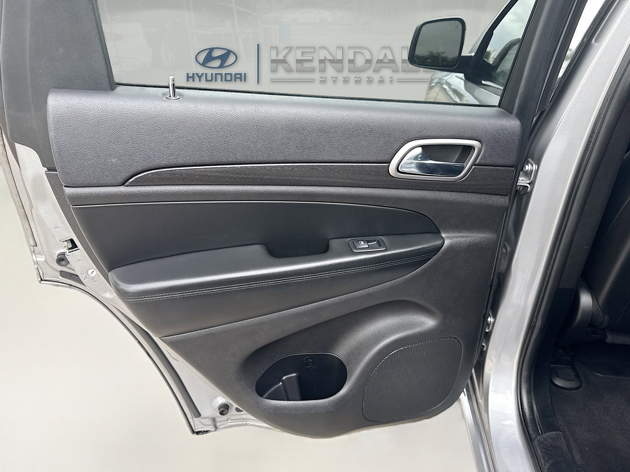 Used 2017 Billet Silver Metallic Clearcoat Jeep Altitude image 23