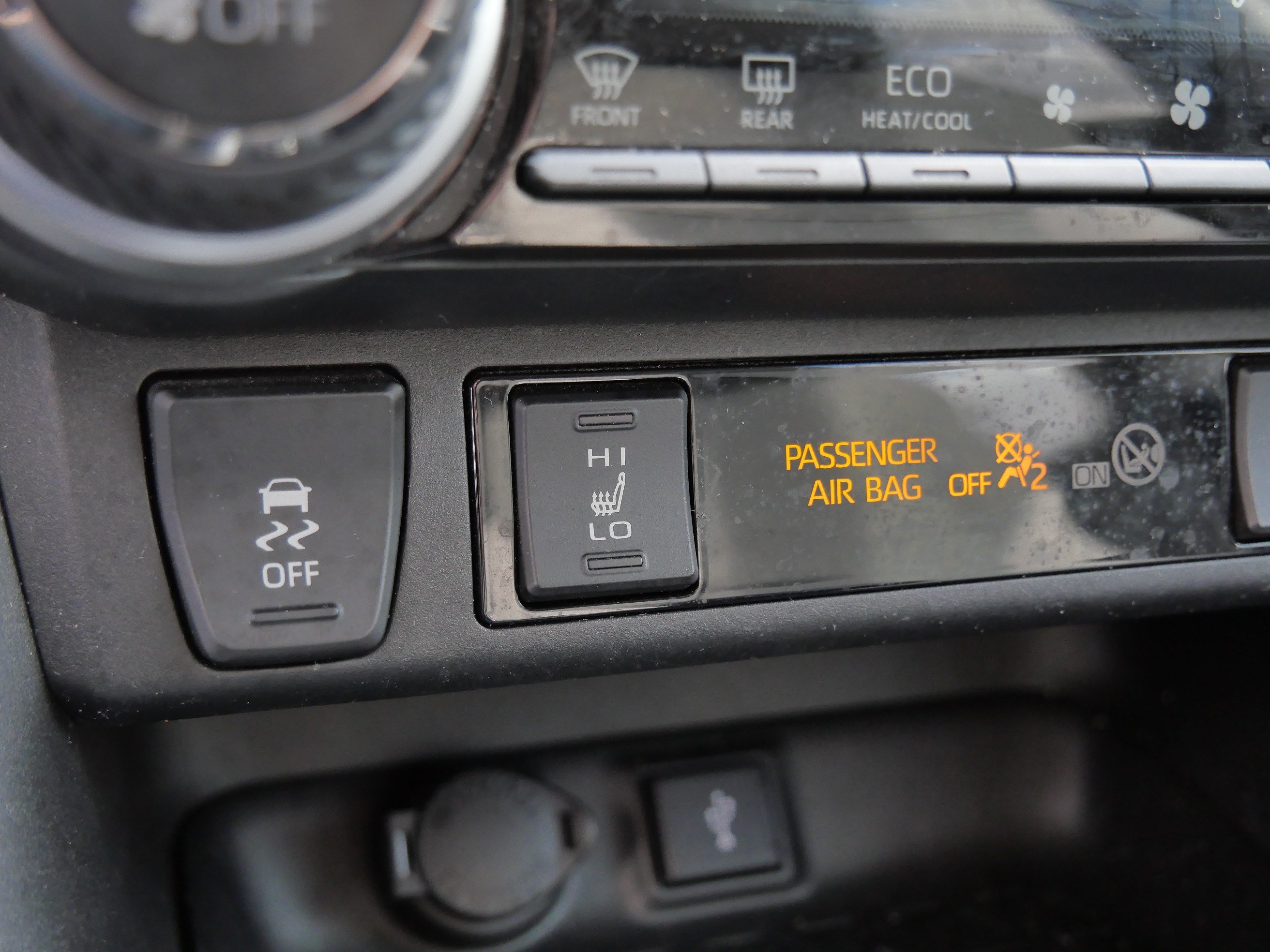 Certified Used 2022 Lunar Rock Toyota Hybrid XLE image 32
