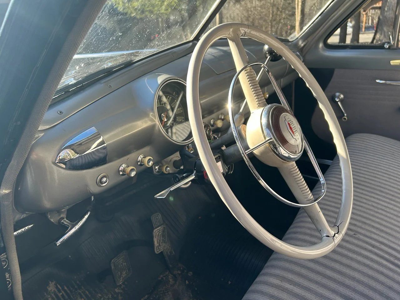 Used 1950  Ford 4Dr image 17