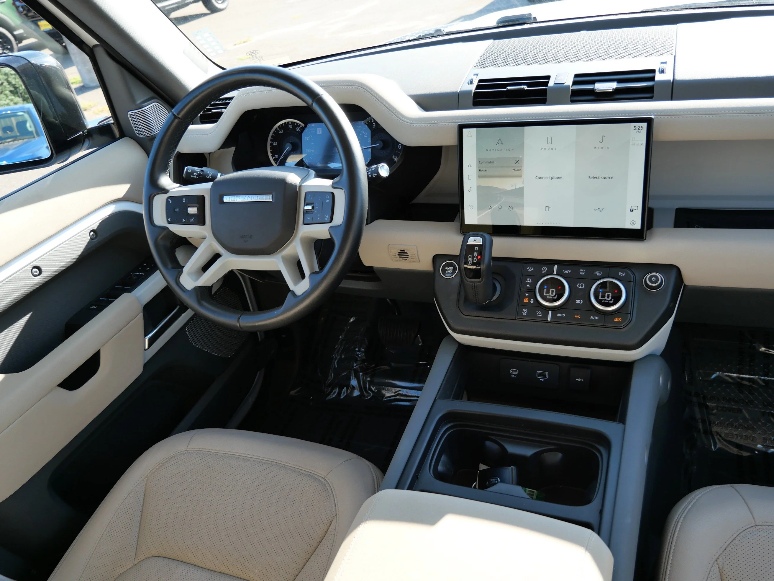 Used 2023 Fuji White Land Rover SE image 9