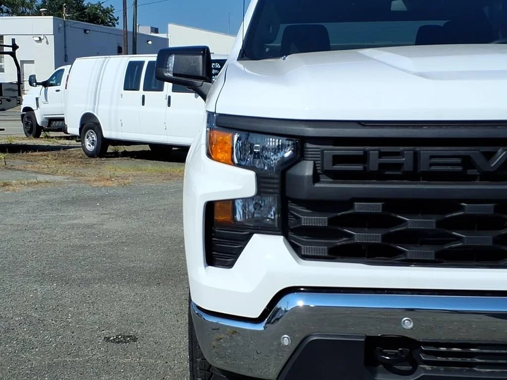 New 2026 Summit White Chevrolet WT image 24