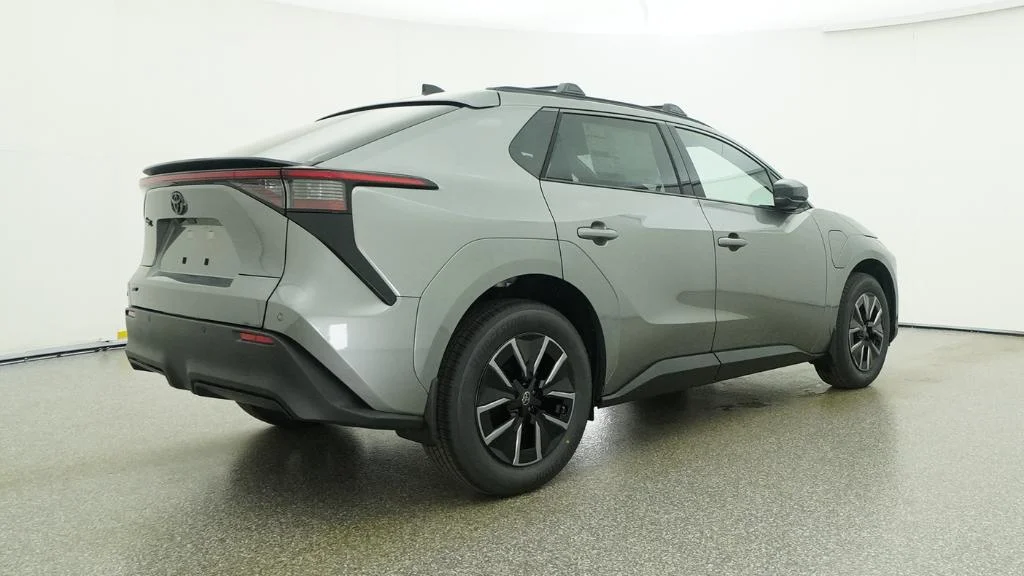 New 2026 Heavy Metal Toyota XLE image 33