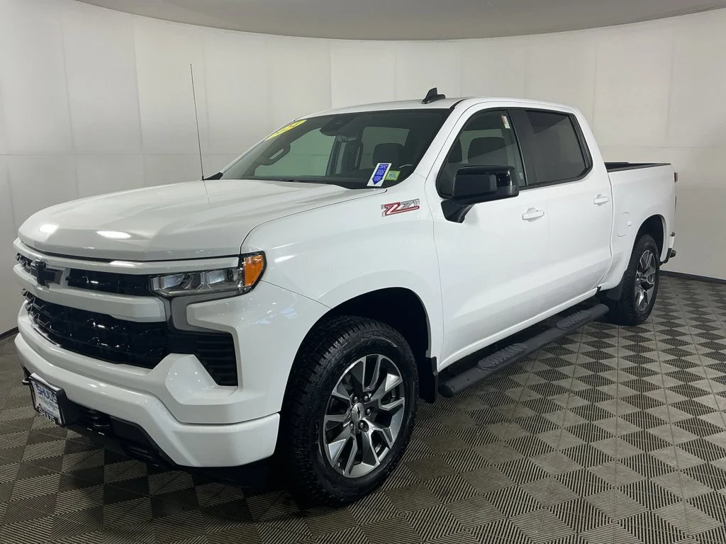 Used 2024 Summit White Chevrolet RST image 5