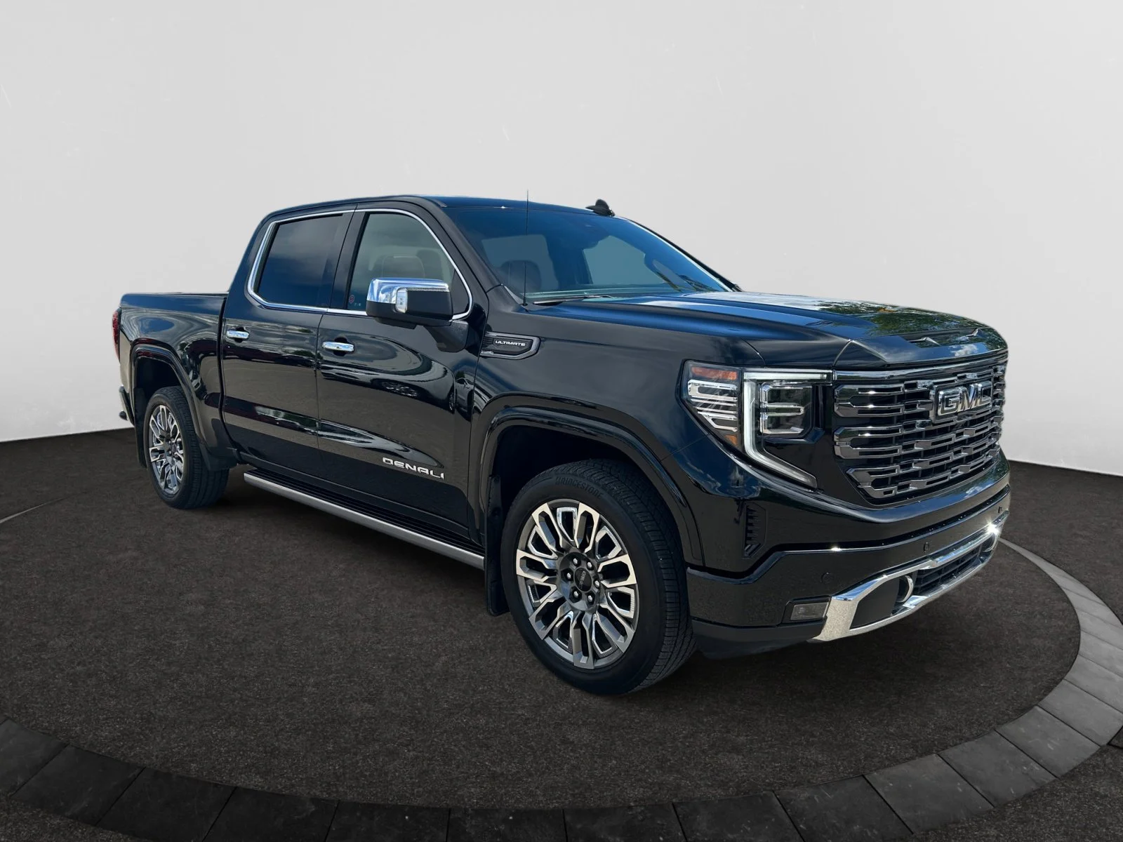 Used 2025 Black GMC Denali Ultimate Crew Cab image 7