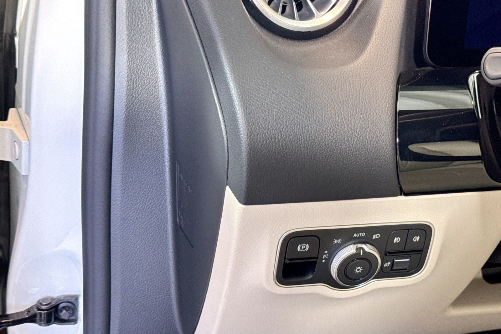 New 2026 Polar White Mercedes-Benz GLA 250 4MATIC® SUV image 10