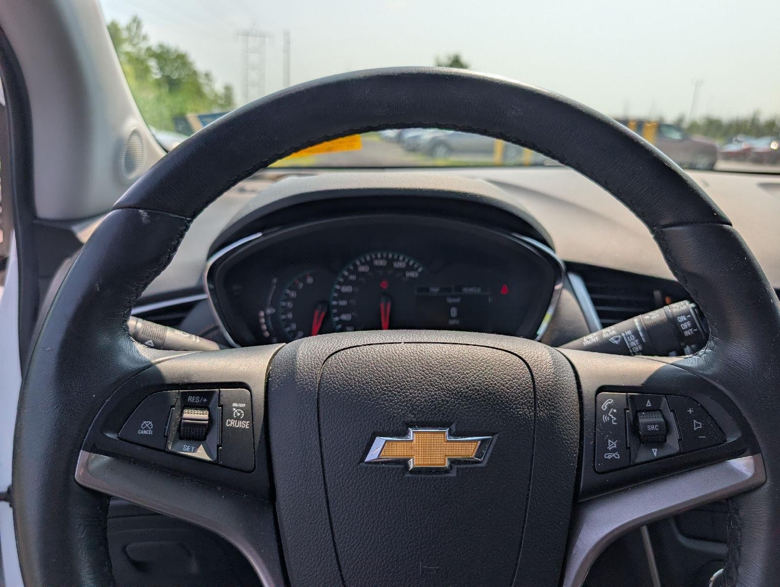 Used 2022 Summit White Chevrolet LT image 11