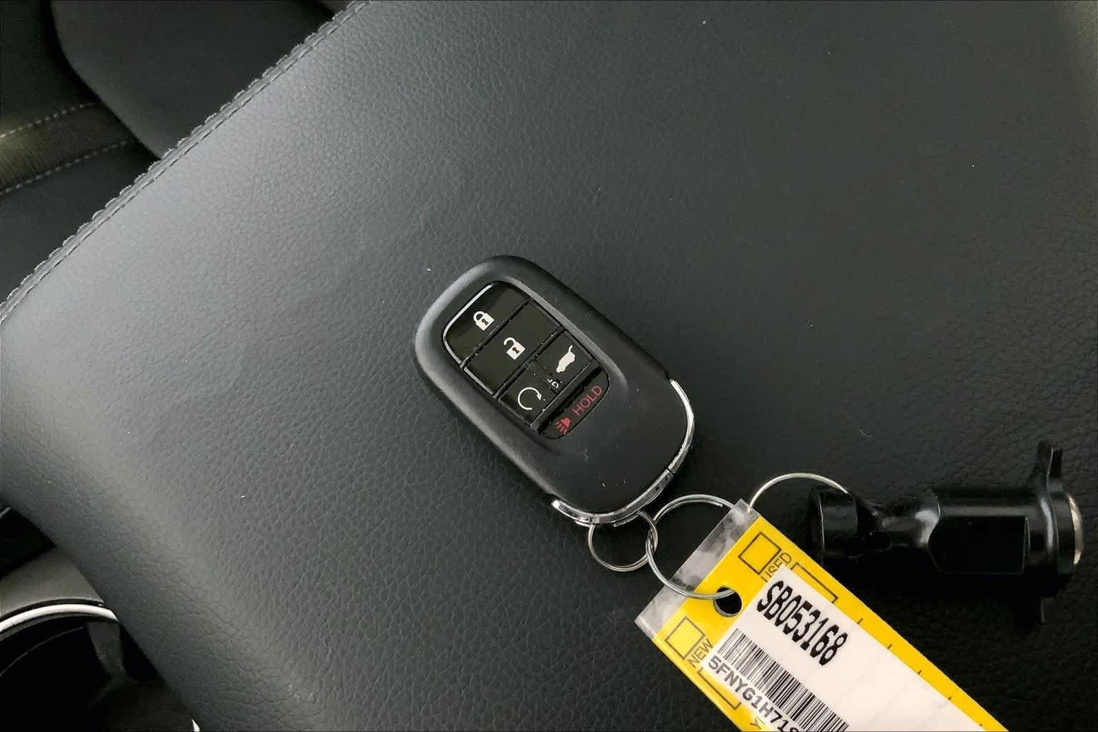 Used 2025 Crystal Black Pearl Honda Touring image 15