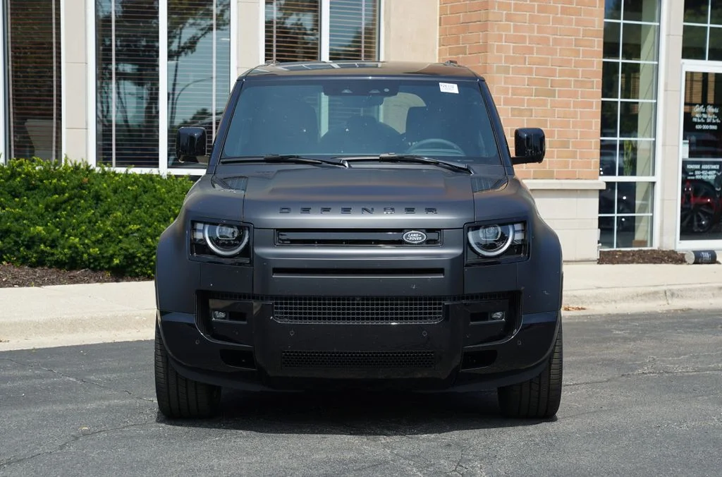 New 2026 Santorini Black Land Rover X-Dynamic SE image 4
