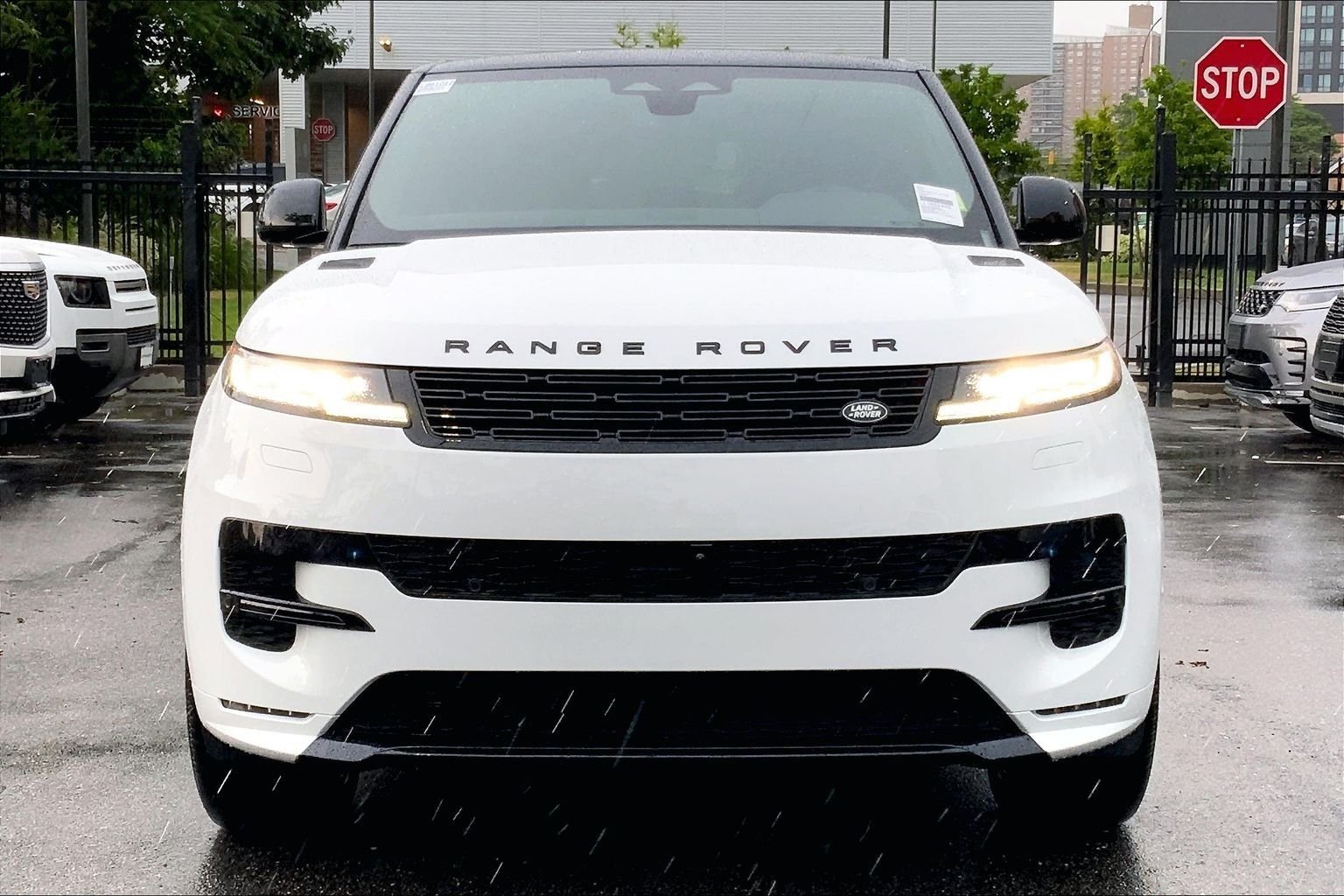 New 2026 Fuji White Land Rover Dynamic SE image 3