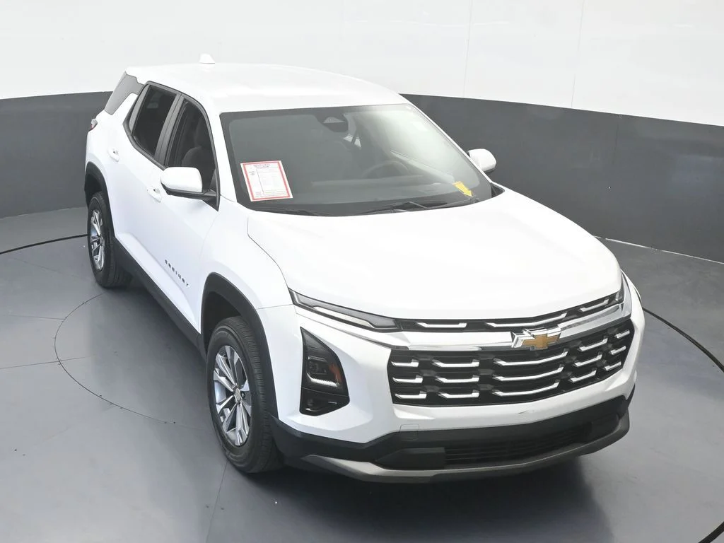 Used 2025 Summit White Chevrolet LT image 58
