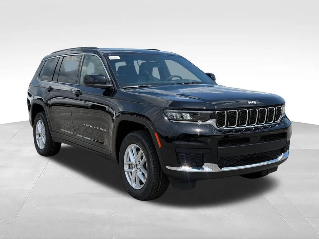 New 2026 Diamond Black Crystal Pearl-Coat Exterior Paint Jeep Laredo image 8