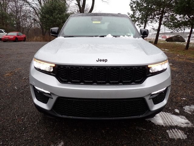 New 2025 Silver Zynith Exterior Paint Jeep Limited image 10