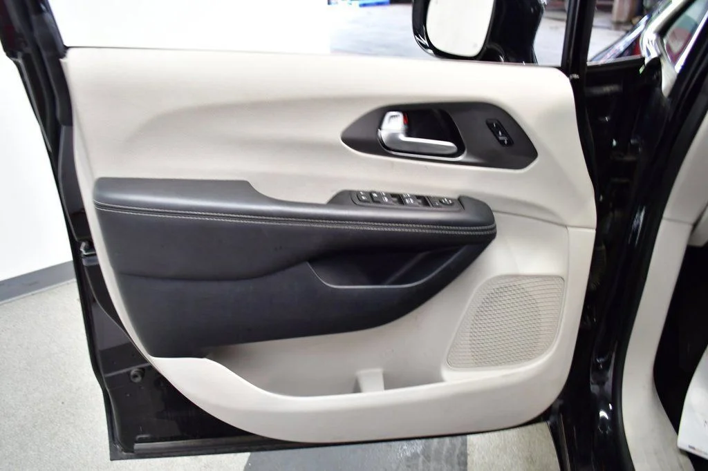 Used 2024 Black Chrysler Touring L image 12