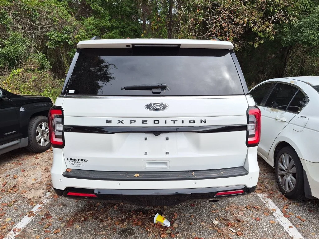 Used 2023 White Ford Limited image 3
