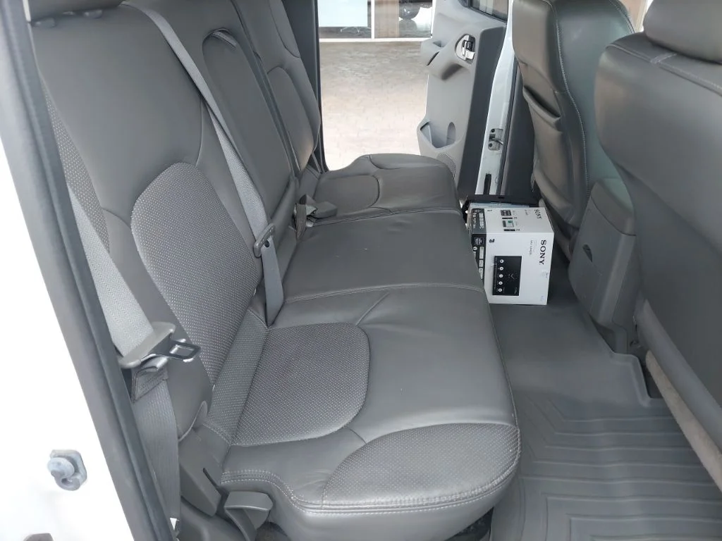 Used 2011 White Nissan SL image 34