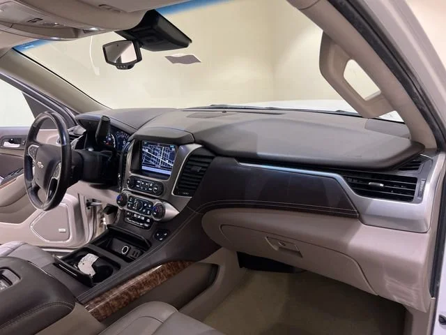 Used 2016 IRIDESCENT PEARL TRICOAT Chevrolet LTZ image 27