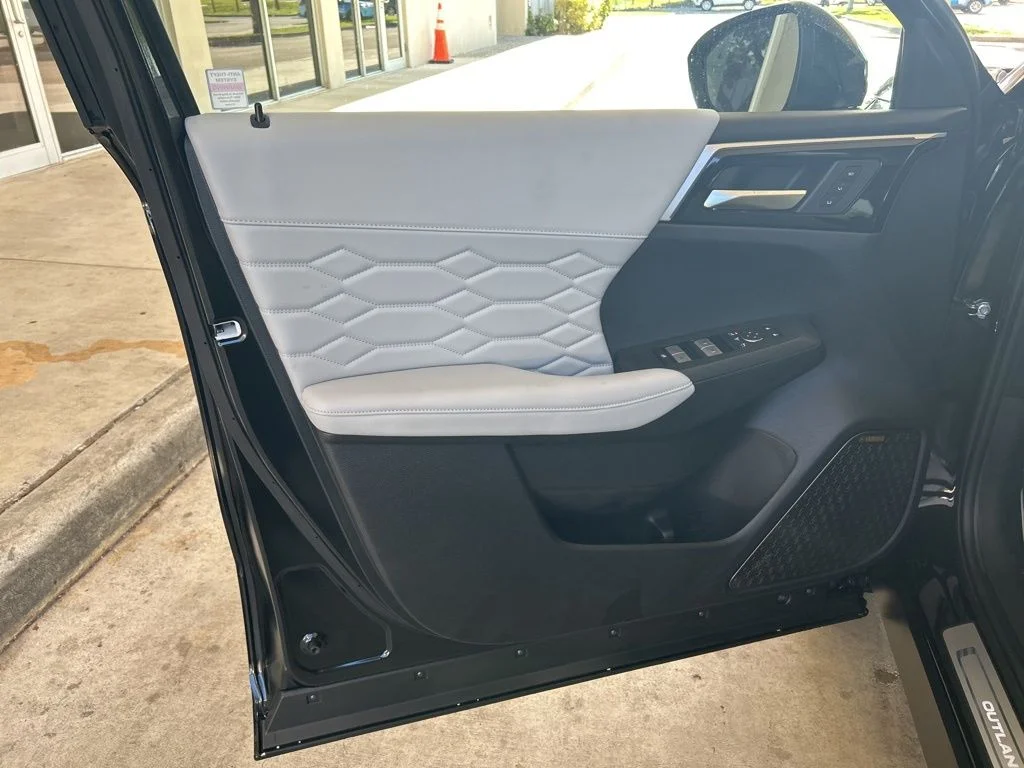 2025 Mitsubishi Outlander SEL Platinum Edition - Photo 39