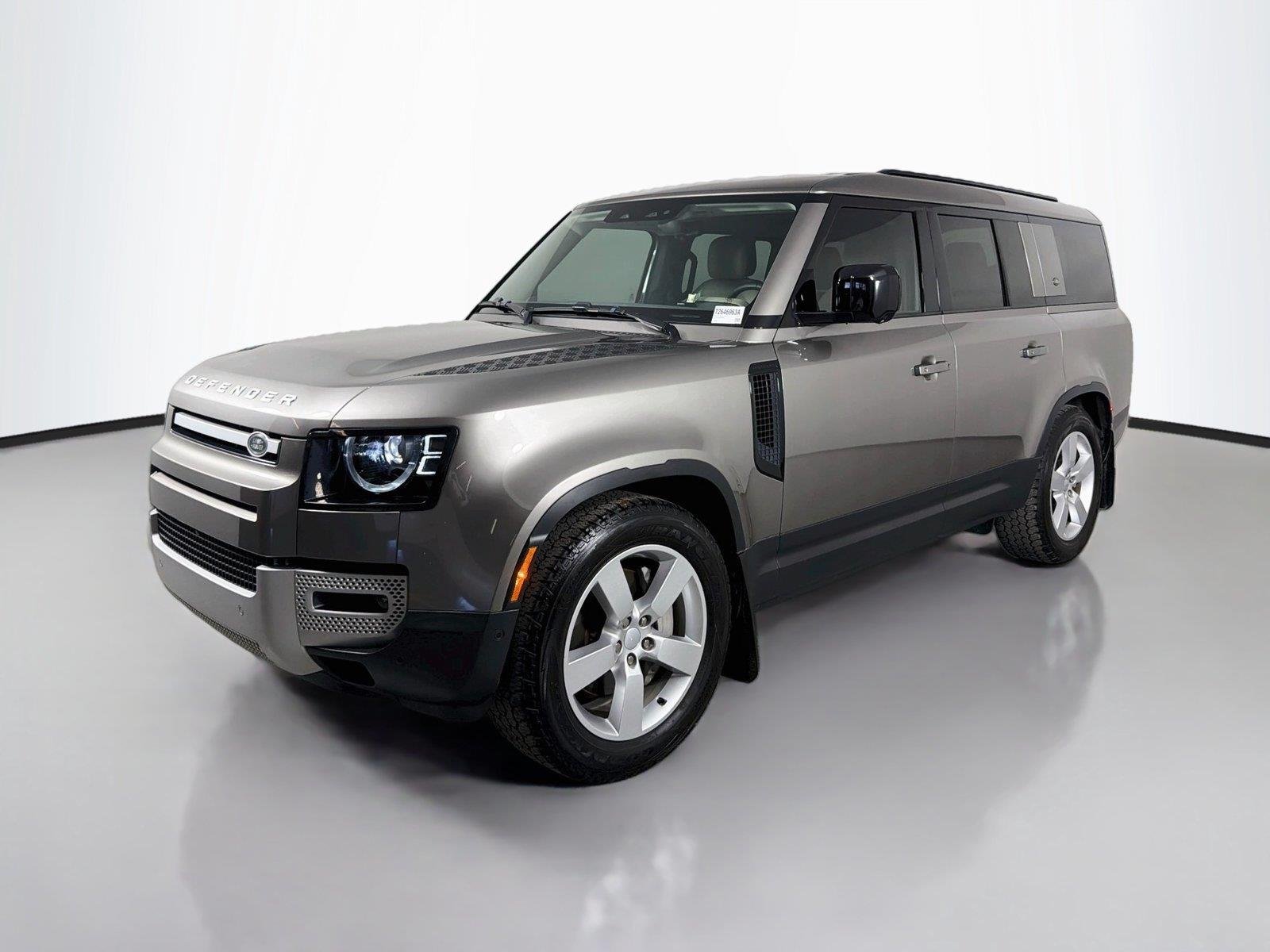 Used 2024 Silicon Silver Land Rover S image 1