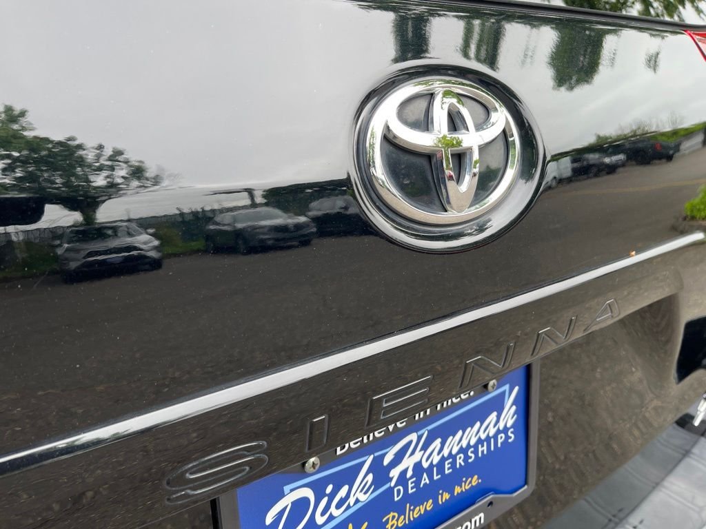 Used 2017 Midnight Black Metallic Toyota XLE image 22