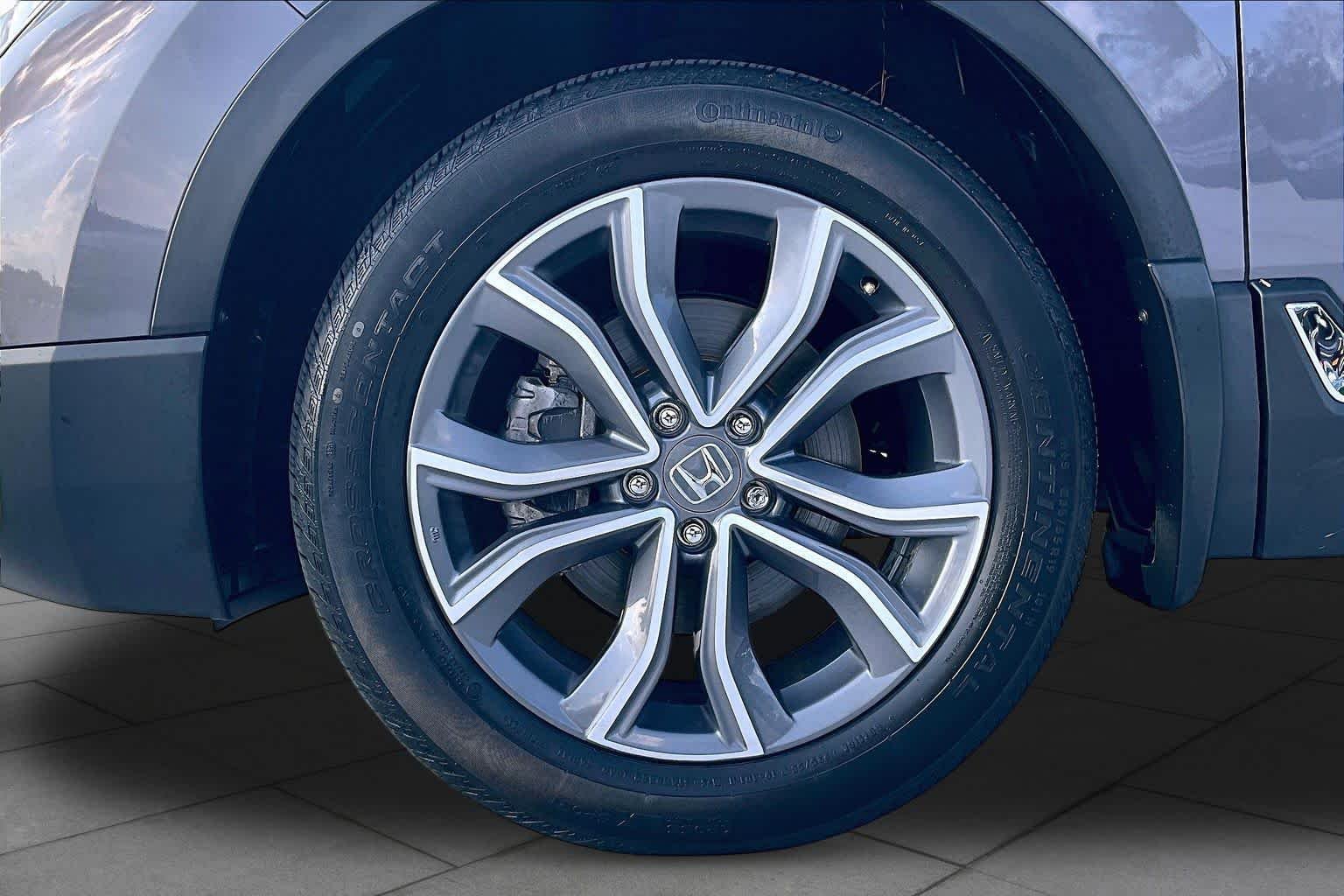 Used 2021 Modern Steel Metallic Honda Touring image 11