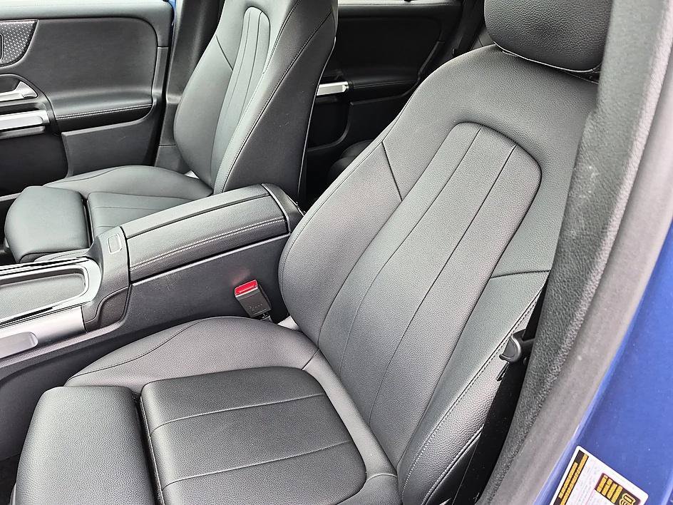 Used 2024 Blue Mercedes-Benz GLB 250 image 15