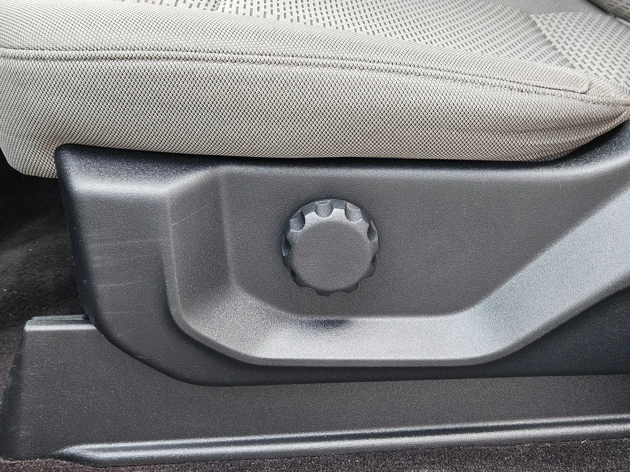 Used 2018 Stone Gray Ford XLT image 20