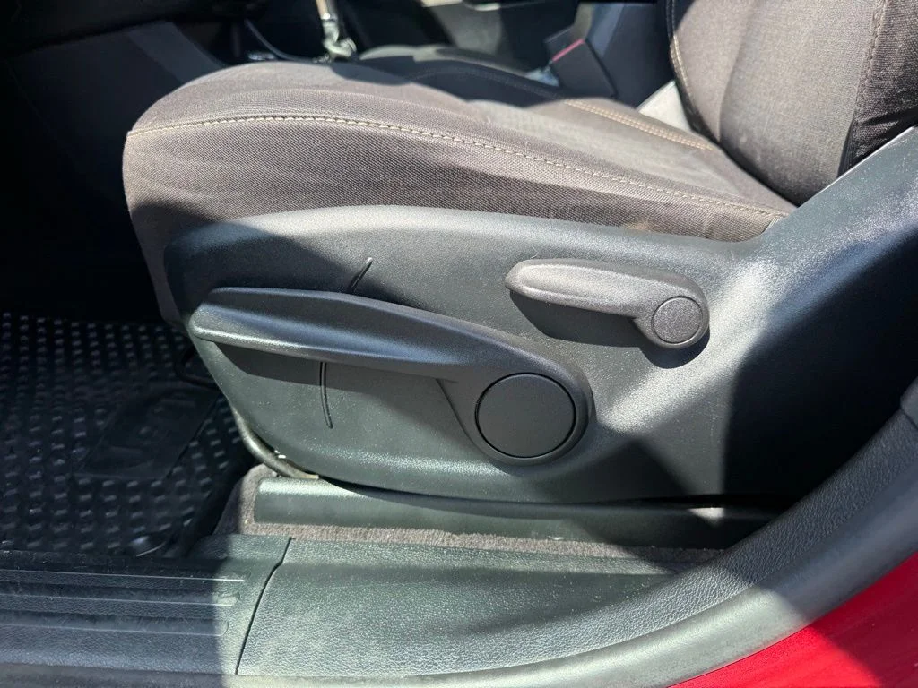 Used 2017 Red Jeep Latitude image 13