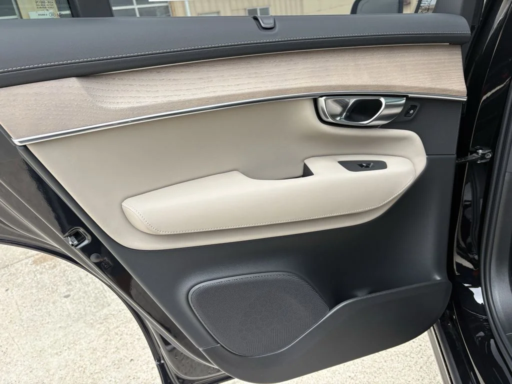 New 2026 Onyx Black Volvo Ultra image 24