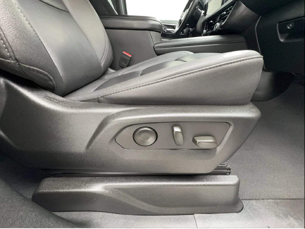 Used 2025 White Chevrolet LT image 42