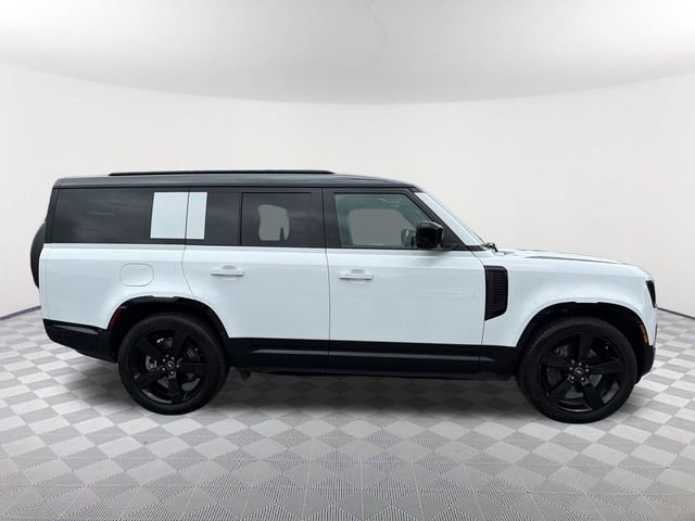 Used 2025  Land Rover X-Dynamic SE image 4
