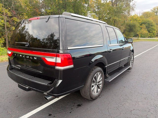 Used 2017 Black Lincoln Select image 11