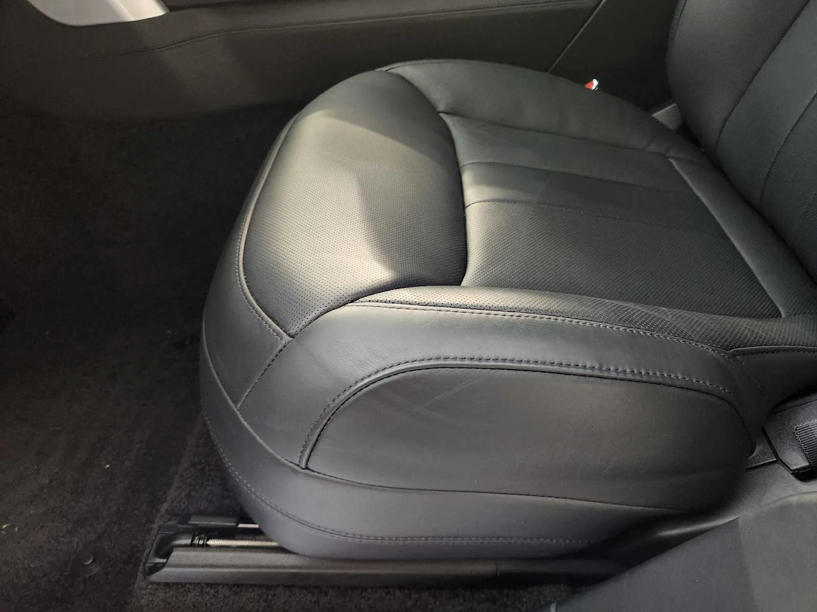 Used 2025 Fuji White Land Rover Autobiography - P530 SWB image 36
