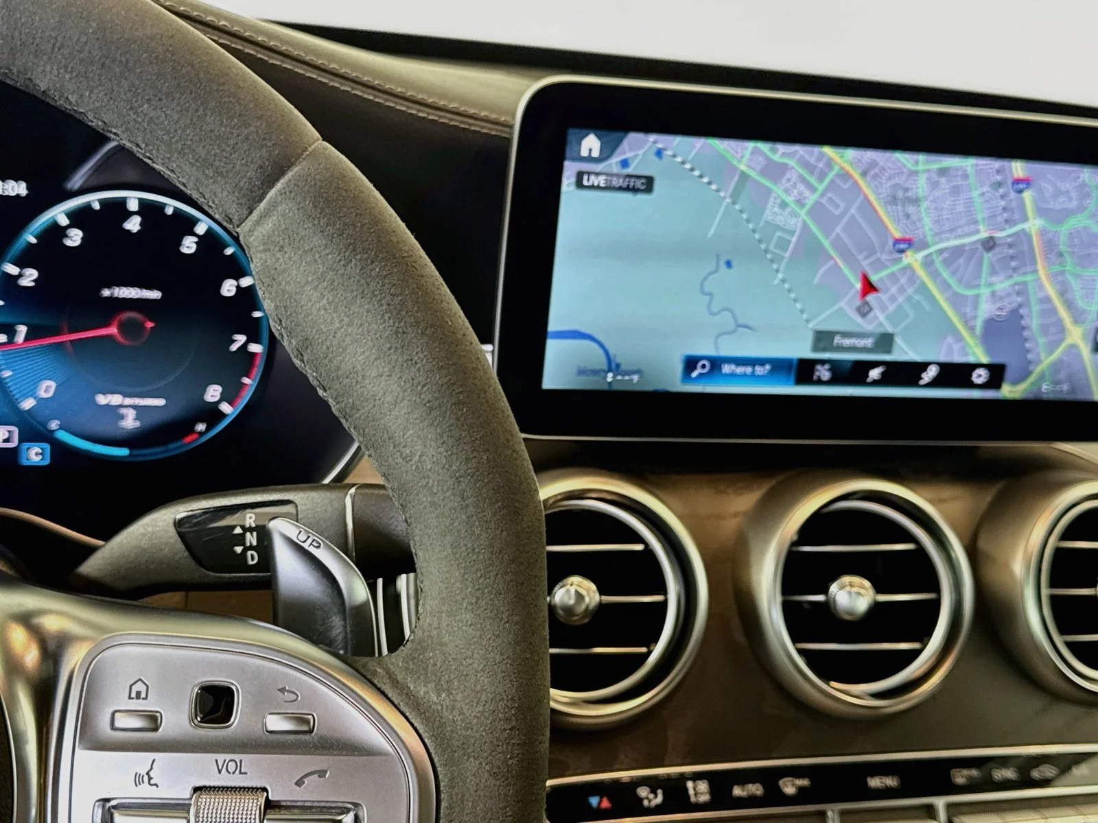 Used 2020 Designo Cardinal Red Metallic Mercedes-Benz AMG® GLC 63 image 19