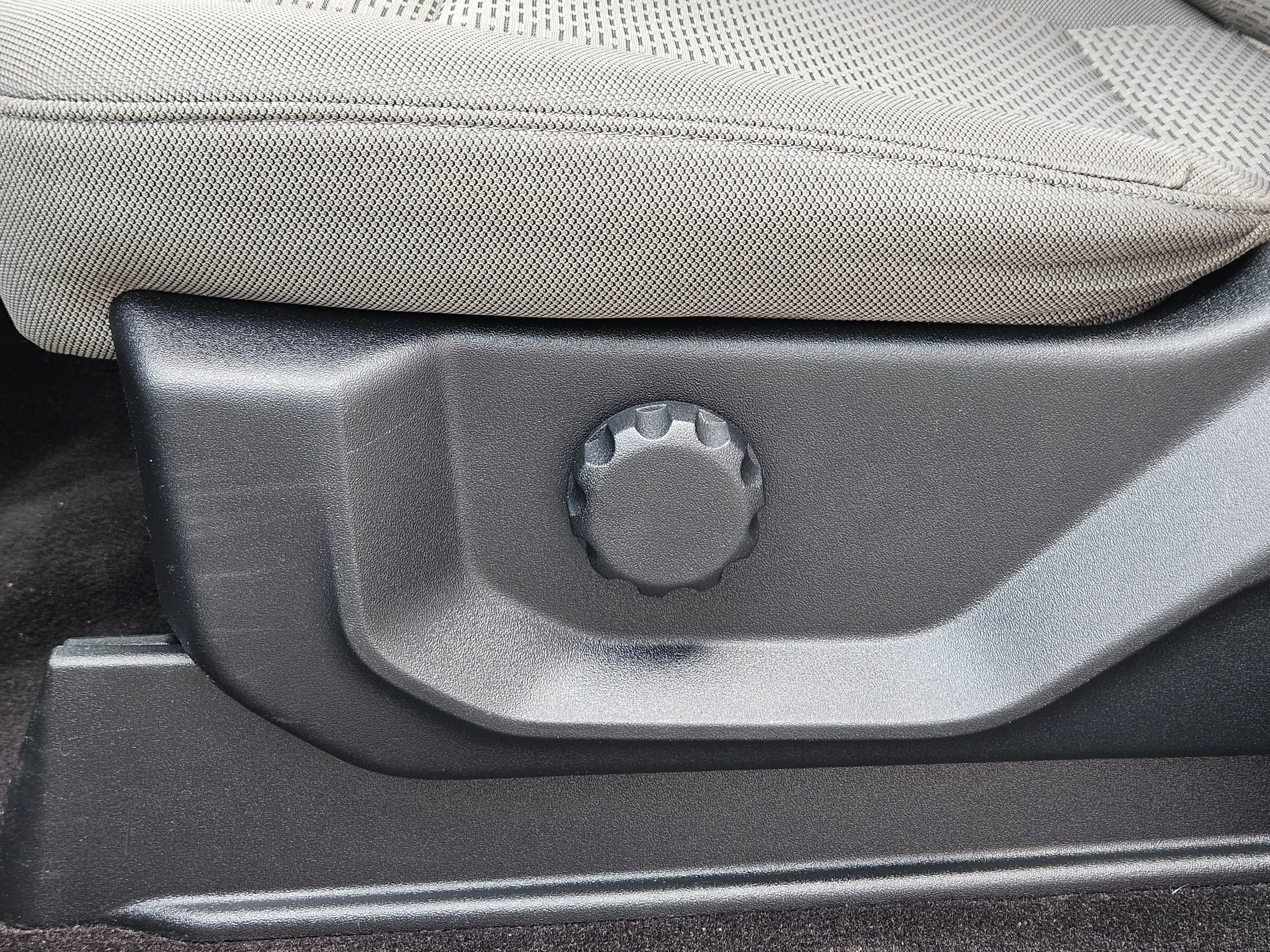 Used 2018 Stone Gray Ford XLT image 20