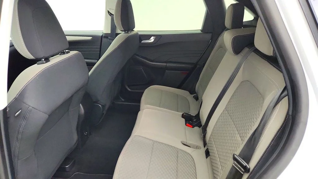 Used 2021 Oxford White Ford SE AWD image 20