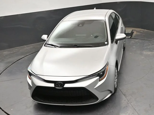 Used 2022 Silver Toyota LE image 27