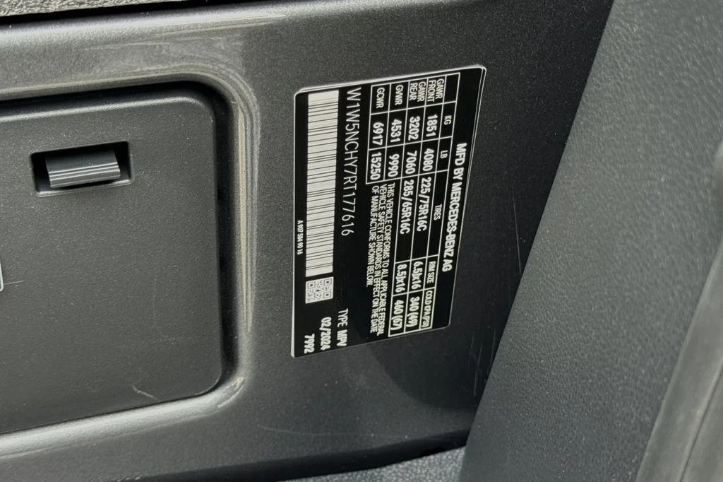 Used 2024  Mercedes-Benz Cargo 170 WB image 25