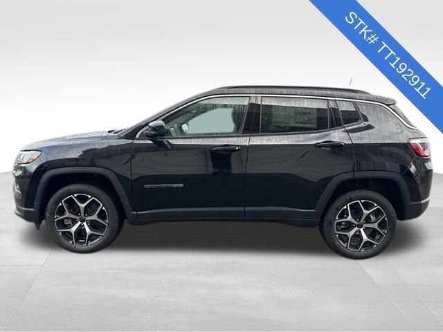 New 2026 Diamond Black Crystal Pearlcoat Jeep Limited image 4