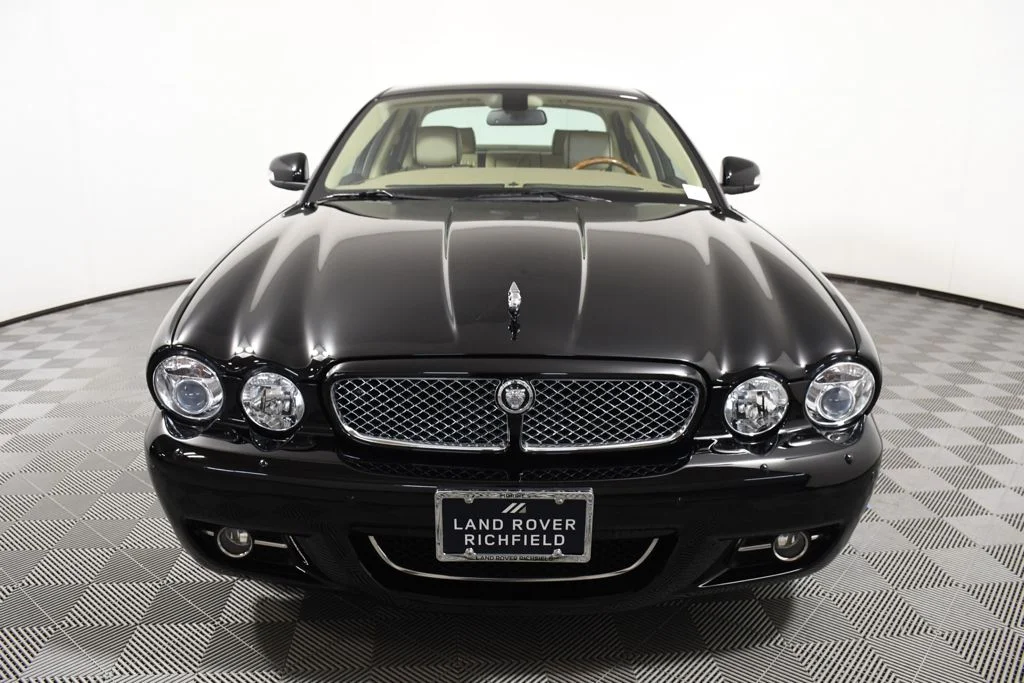 Used 2009 Ebony Jaguar L image 10