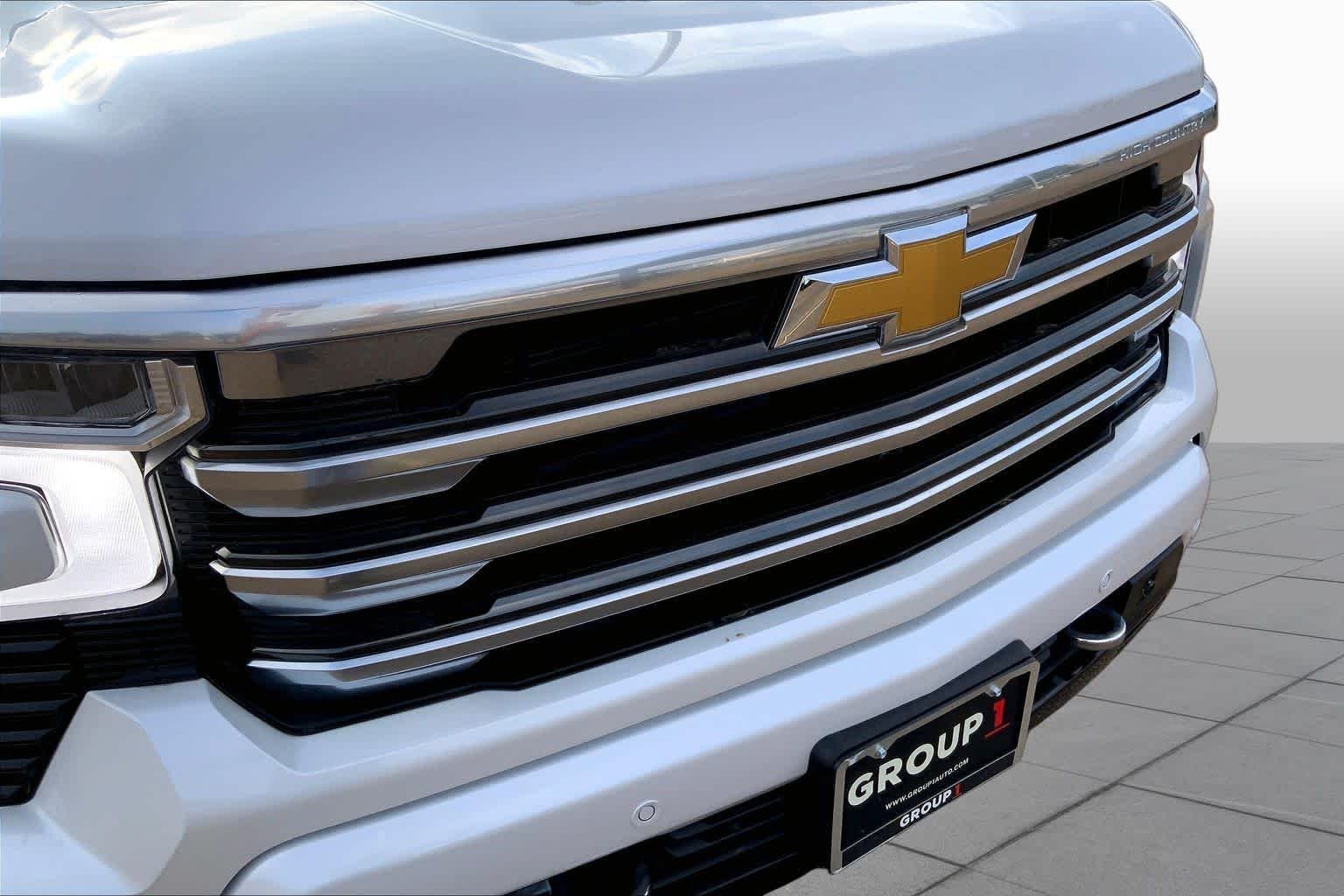 Used 2024 Iridescent Pearl Tricoat Chevrolet High Country image 30