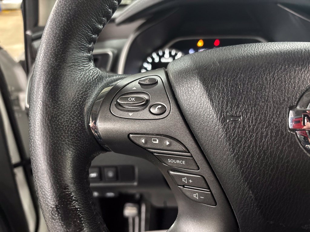 Used 2019 White Nissan Platinum image 36
