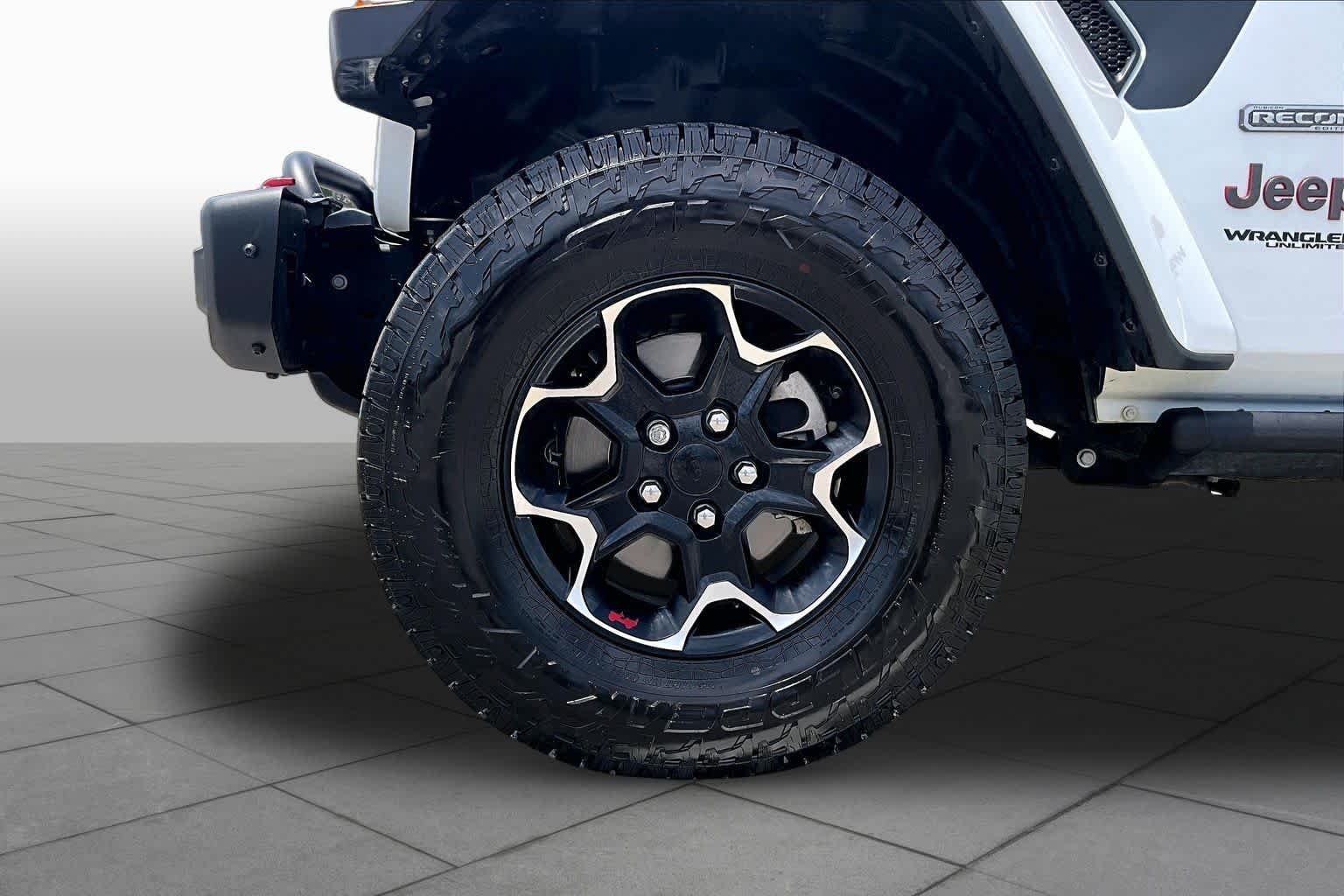 Used 2020 Bright White Clearcoat Jeep Rubicon image 11
