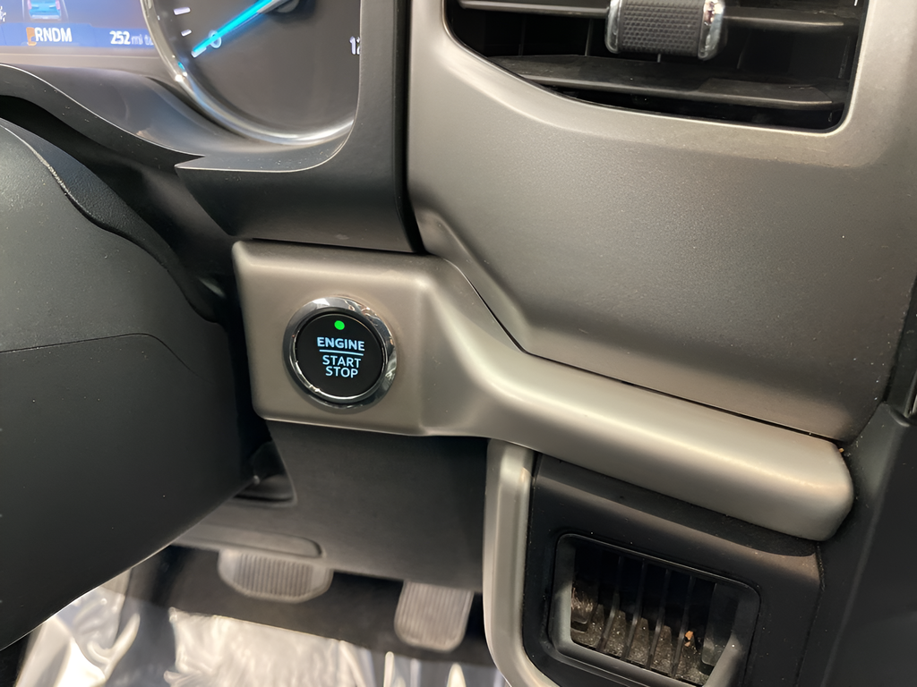 Used 2024 Silver Metallic Ford XLT image 15