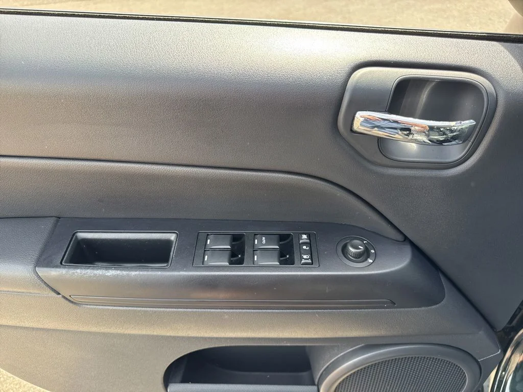 Used 2013 Black Forest Green Pearlcoat Jeep Latitude image 16