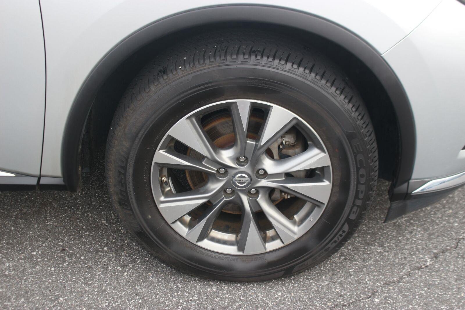 Used 2018 Silver Nissan SV image 32