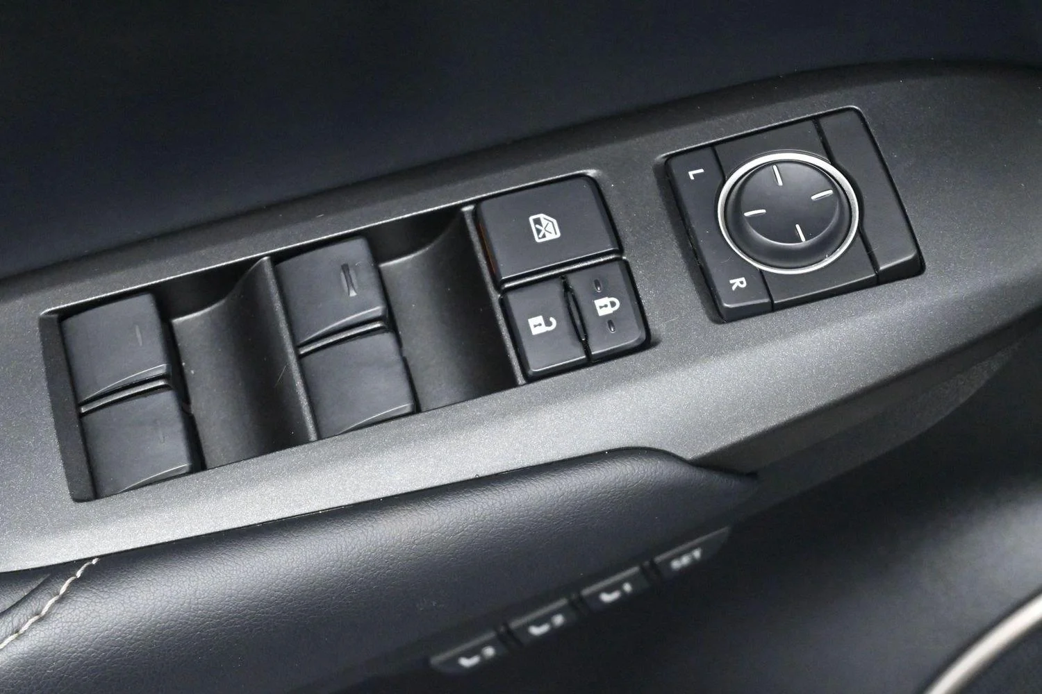 Used 2016 Atomic Silver Lexus F Sport image 12
