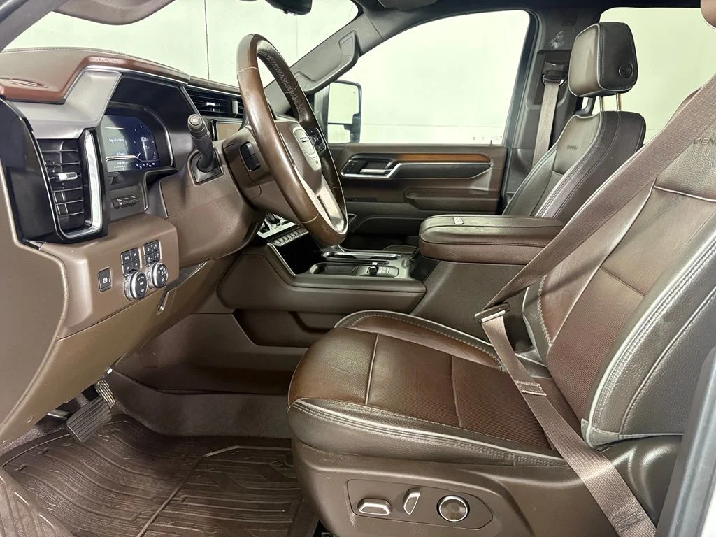 Used 2024 White GMC Denali image 28
