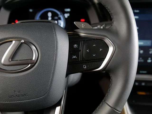 Used 2023  Lexus 450e Luxury image 21